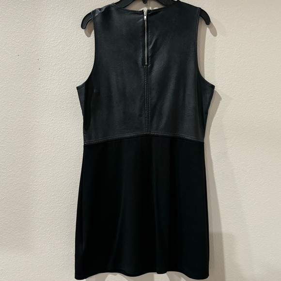 🎉Little Black Sleeveless Dress Faux Leather Top & Exposed Back Zip Sz 10 BNWT - Picture 8 of 9